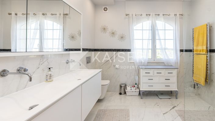 Image No.20-5 Bed Villa for sale