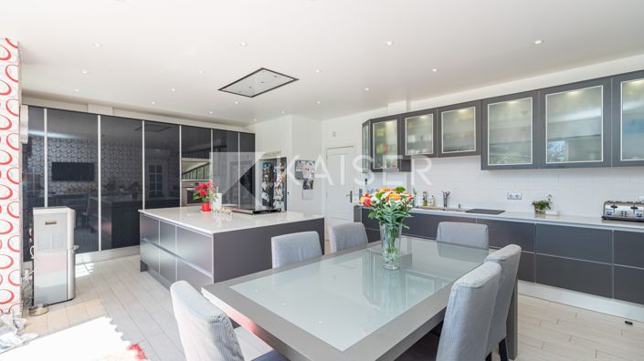 Image No.8-5 Bed Villa for sale