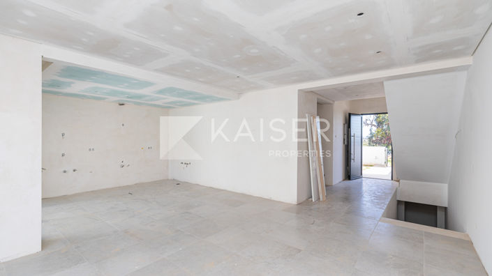 Image No.10-3 Bed Townhouse for sale