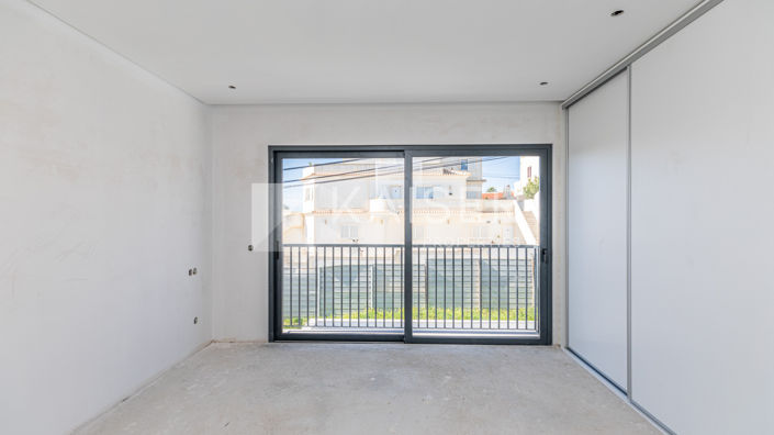 Image No.14-3 Bed Townhouse for sale