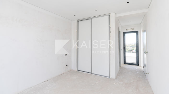 Image No.19-3 Bed Townhouse for sale