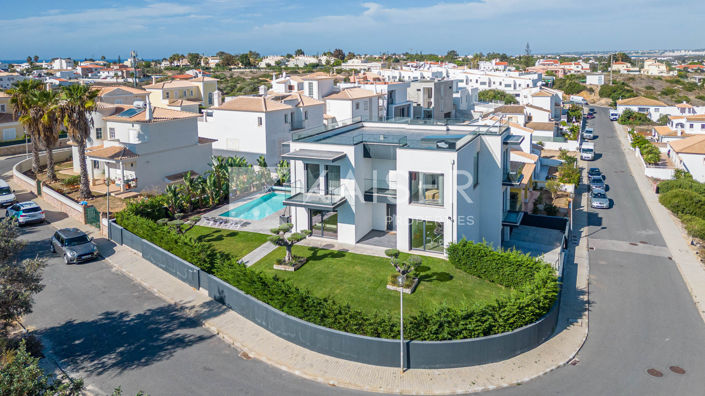 Image No.32-5 Bed Villa for sale