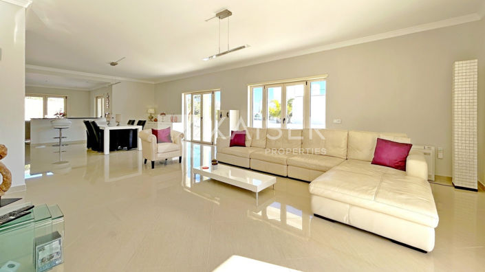 Image No.3-4 Bed Villa for sale