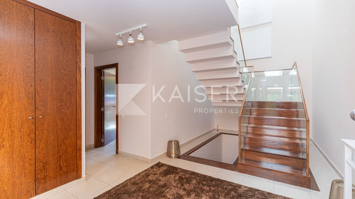 Image No.21-3 Bed Townhouse for sale