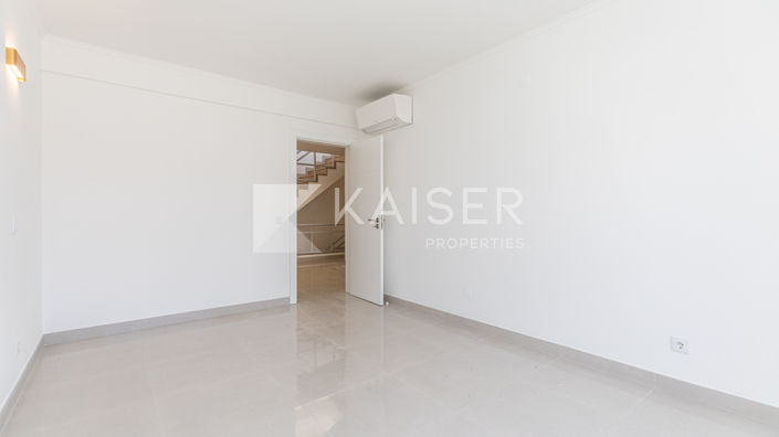 Image No.23-3 Bed Townhouse for sale