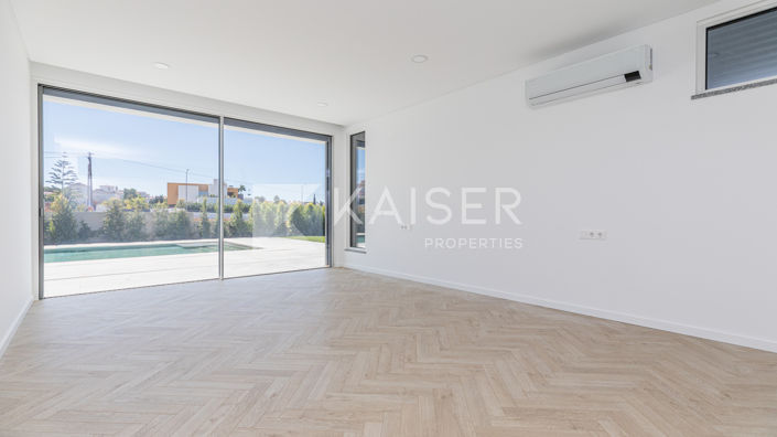 Image No.11-4 Bed Villa for sale