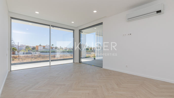 Image No.15-4 Bed Villa for sale