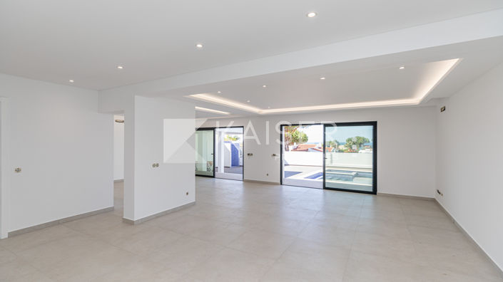 Image No.11-5 Bed Villa for sale