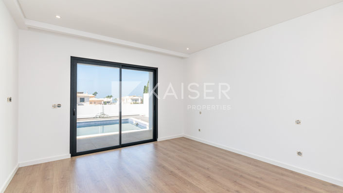 Image No.15-5 Bed Villa for sale