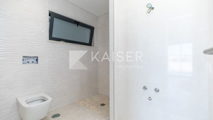 Image No.17-5 Bed Villa for sale