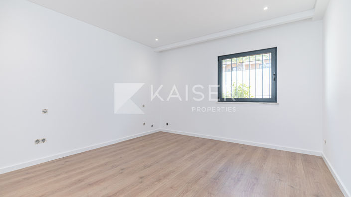 Image No.18-5 Bed Villa for sale