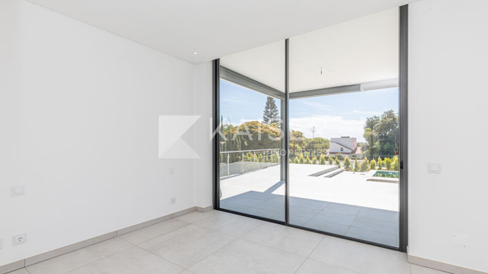 Image No.15-4 Bed Villa for sale