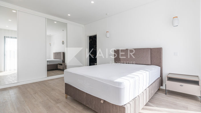 Image No.14-3 Bed Townhouse for sale