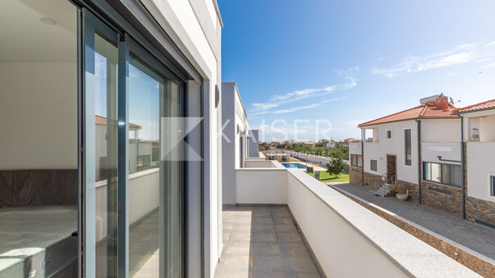 Image No.19-3 Bed Townhouse for sale