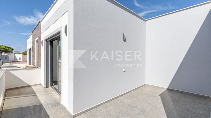 Image No.20-3 Bed Townhouse for sale