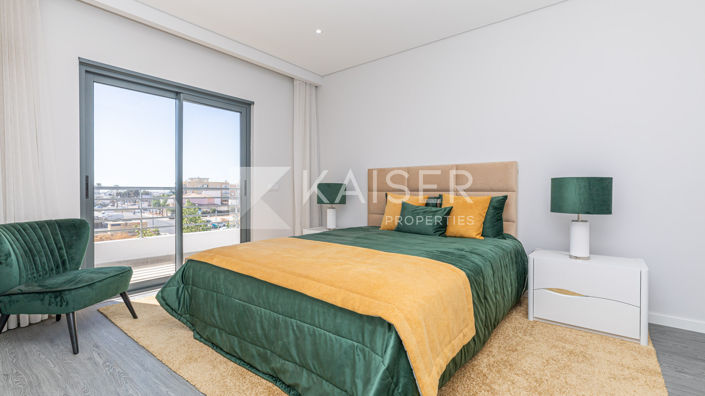 Image No.17-4 Bed Apartment for sale