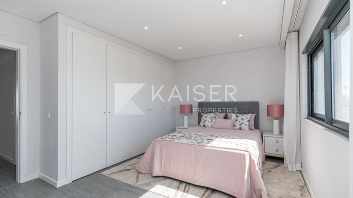 Image No.20-4 Bed Apartment for sale