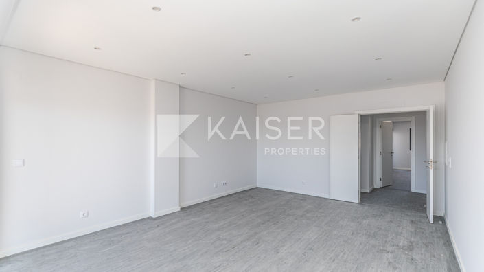 Image No.11-3 Bed Apartment for sale