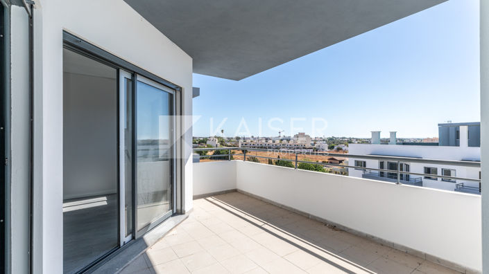 Image No.21-3 Bed Apartment for sale