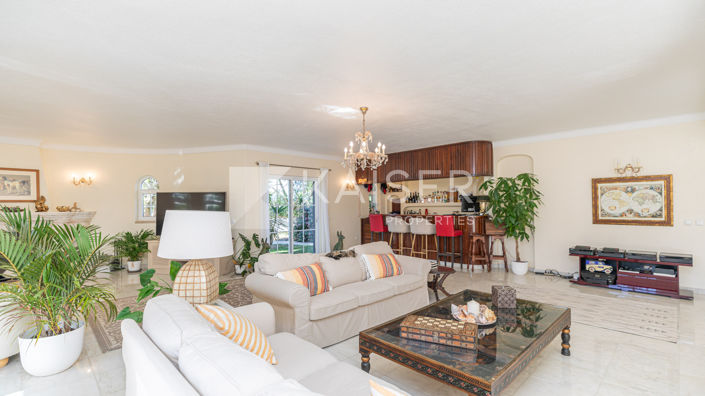 Image No.12-8 Bed Villa for sale