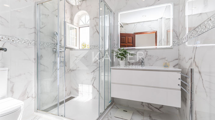 Image No.17-8 Bed Villa for sale