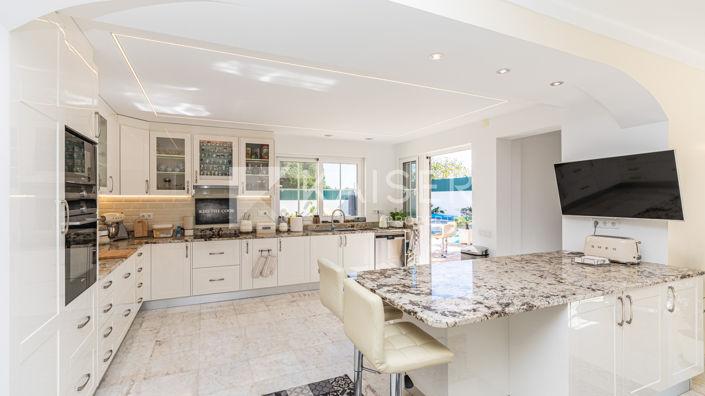 Image No.5-8 Bed Villa for sale