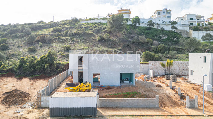 Image No.1-4 Bed Villa for sale