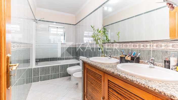 Image No.11-3 Bed Apartment for sale