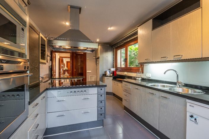 Image No.16-6 Bed Villa for sale