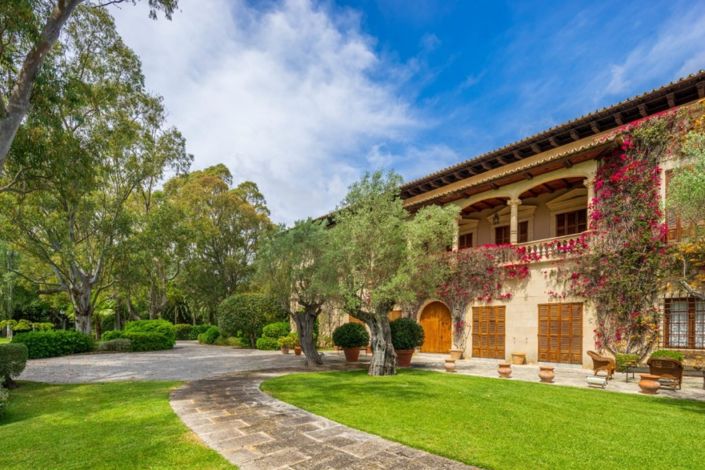 Image No.10-16 Bed Property for sale