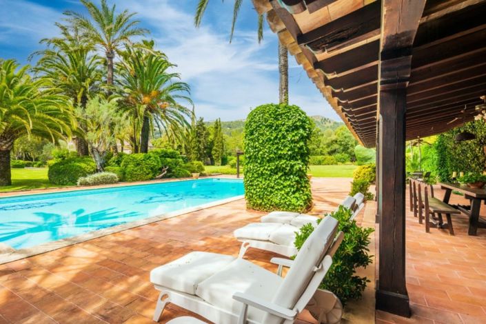 Image No.14-16 Bed Property for sale