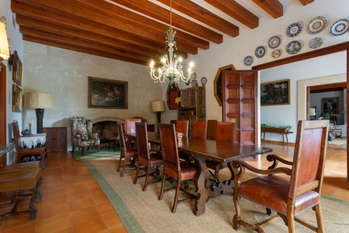 Image No.16-16 Bed Property for sale