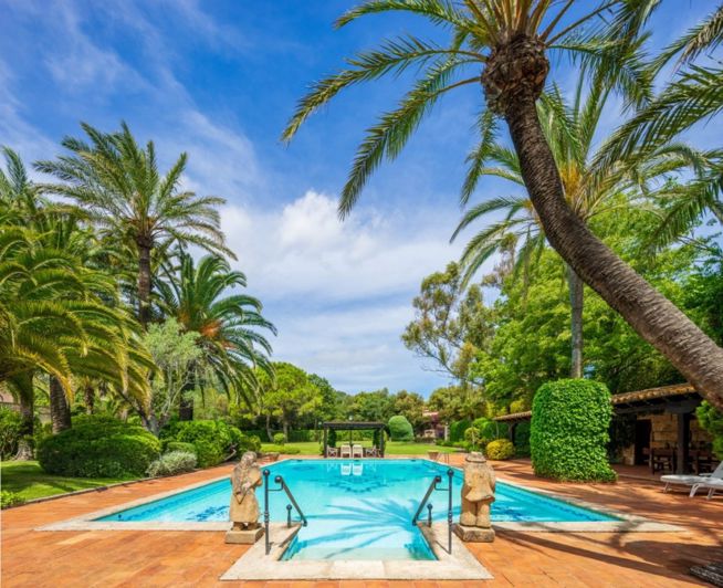 Image No.2-16 Bed Property for sale