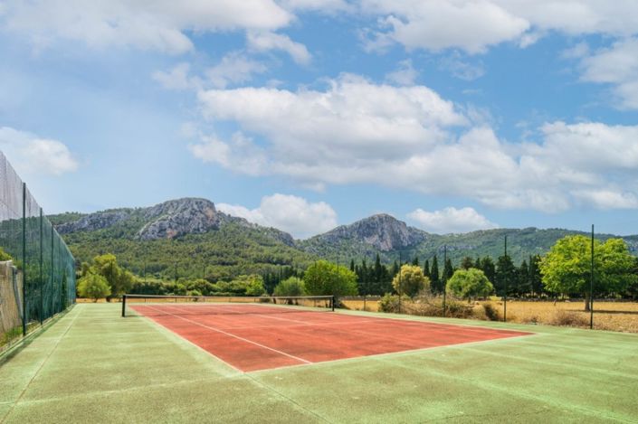 Image No.3-16 Bed Property for sale