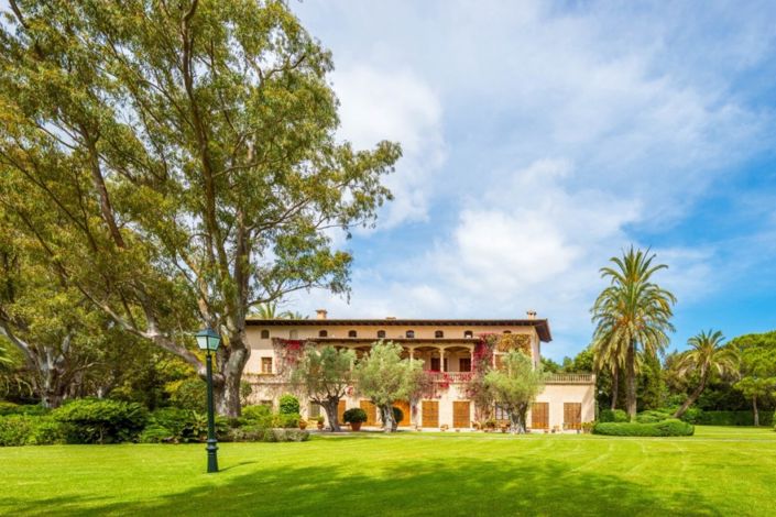 Image No.6-16 Bed Property for sale