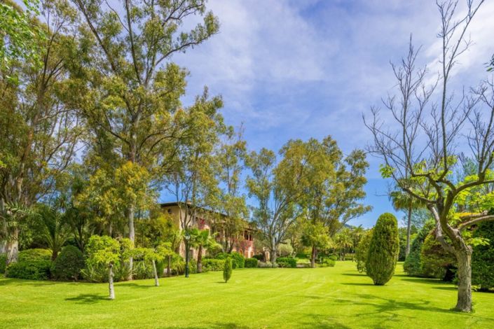 Image No.9-16 Bed Property for sale