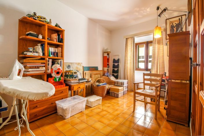 Image No.13-6 Bed Townhouse for sale