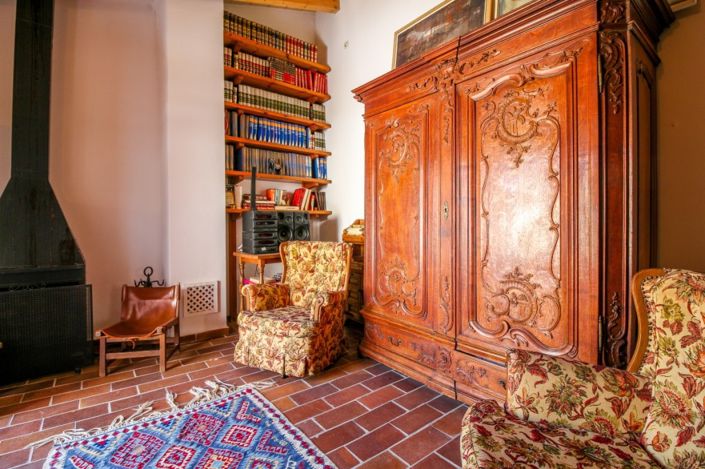 Image No.19-6 Bed Townhouse for sale