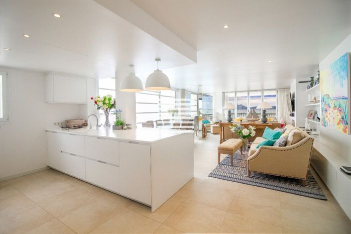 Image No.7-4 Bed Property for sale