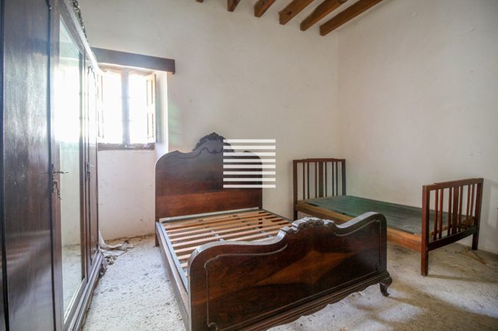 Image No.15-7 Bed Property for sale