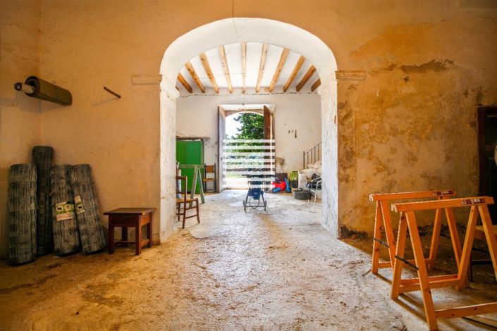 Image No.17-7 Bed Property for sale