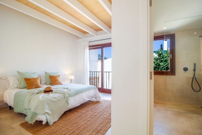 Image No.10-4 Bed Townhouse for sale