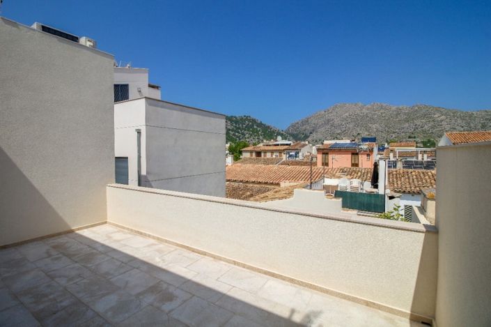 Image No.14-4 Bed Townhouse for sale