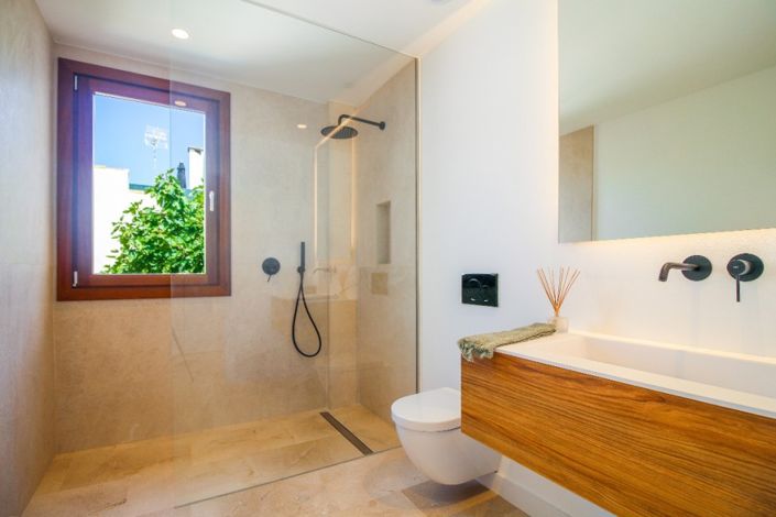 Image No.16-4 Bed Townhouse for sale