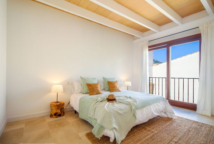 Image No.17-4 Bed Townhouse for sale