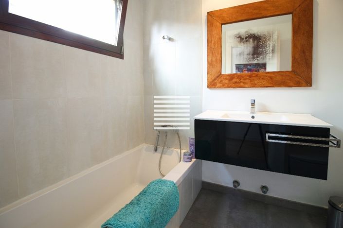 Image No.13-4 Bed Townhouse for sale