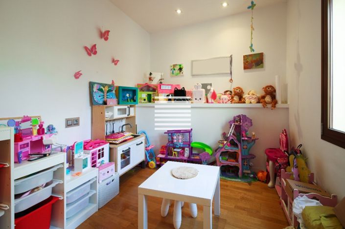 Image No.14-4 Bed Townhouse for sale