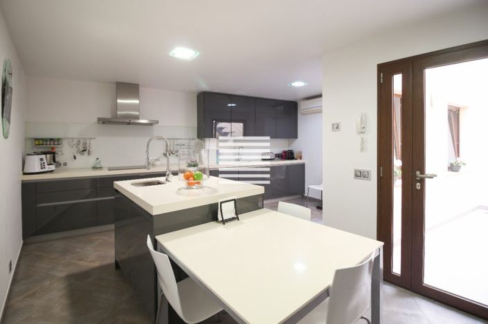 Image No.5-4 Bed Townhouse for sale