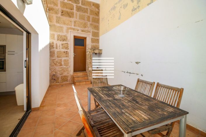 Image No.12-4 Bed Townhouse for sale