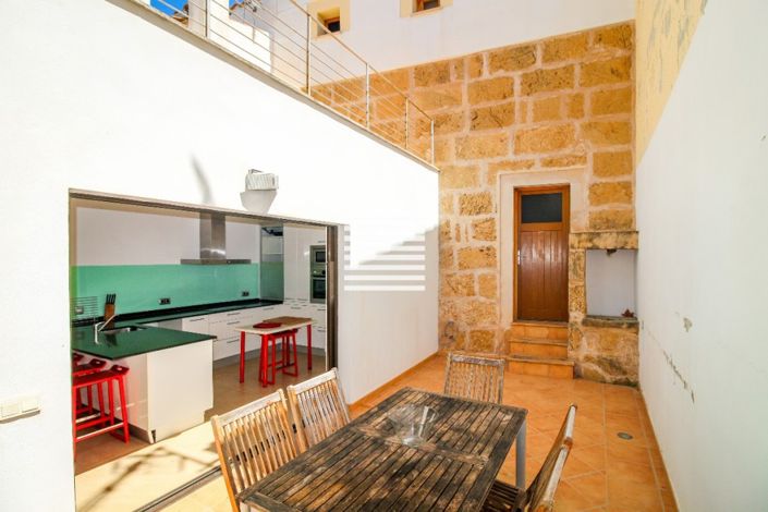 Image No.14-4 Bed Townhouse for sale